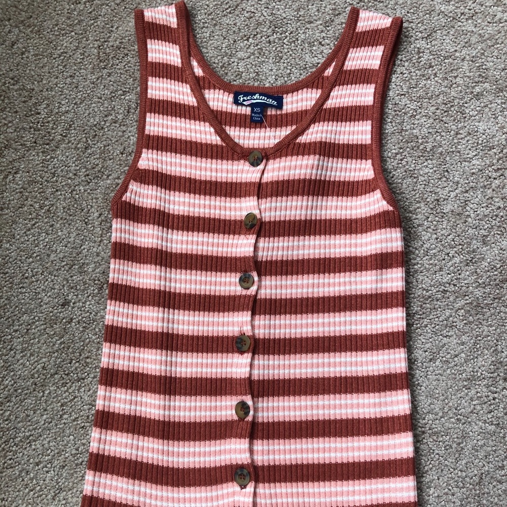 TJ Maxx Buttoned Tank Top - Picture 2 of 4
